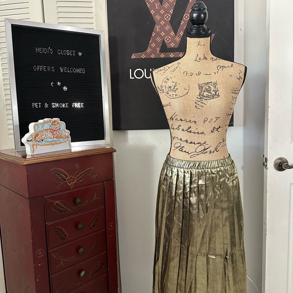 🆕Calligraphie Gold Metallic Pleated Skirt - Picture 7 of 16